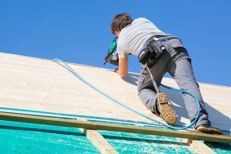 Villaställning behövs när du ska upp på tak eller arbeta med fasadrenovering.